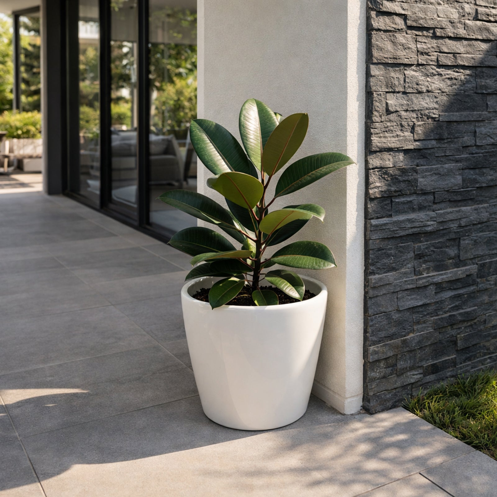 Eden 28cm warm white self-watering plastic planter for medium indoor plants